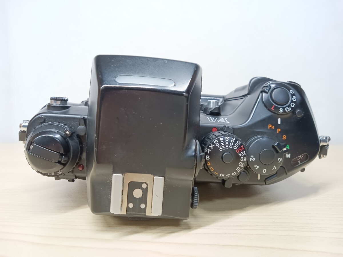 Nikon ニコン F4 MB-21 DP-20 + AF NIKKOR 35-70mm 1:3.3-4.5 Nikon ニコン F4 MB-21 DP-20 + AF NIKKOR 35-70mm 1:3.3-4.5