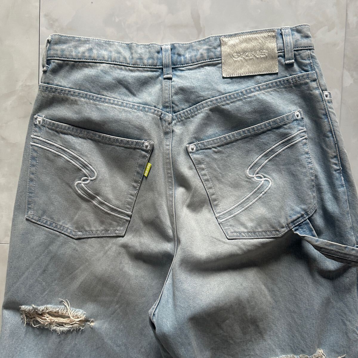 SKINS】DAMAGED BAGGY DENIM PANTS バギー デニム スキンズ SKINS】DAMAGED BAGGY DENIM PANTS バギー デニム スキンズ