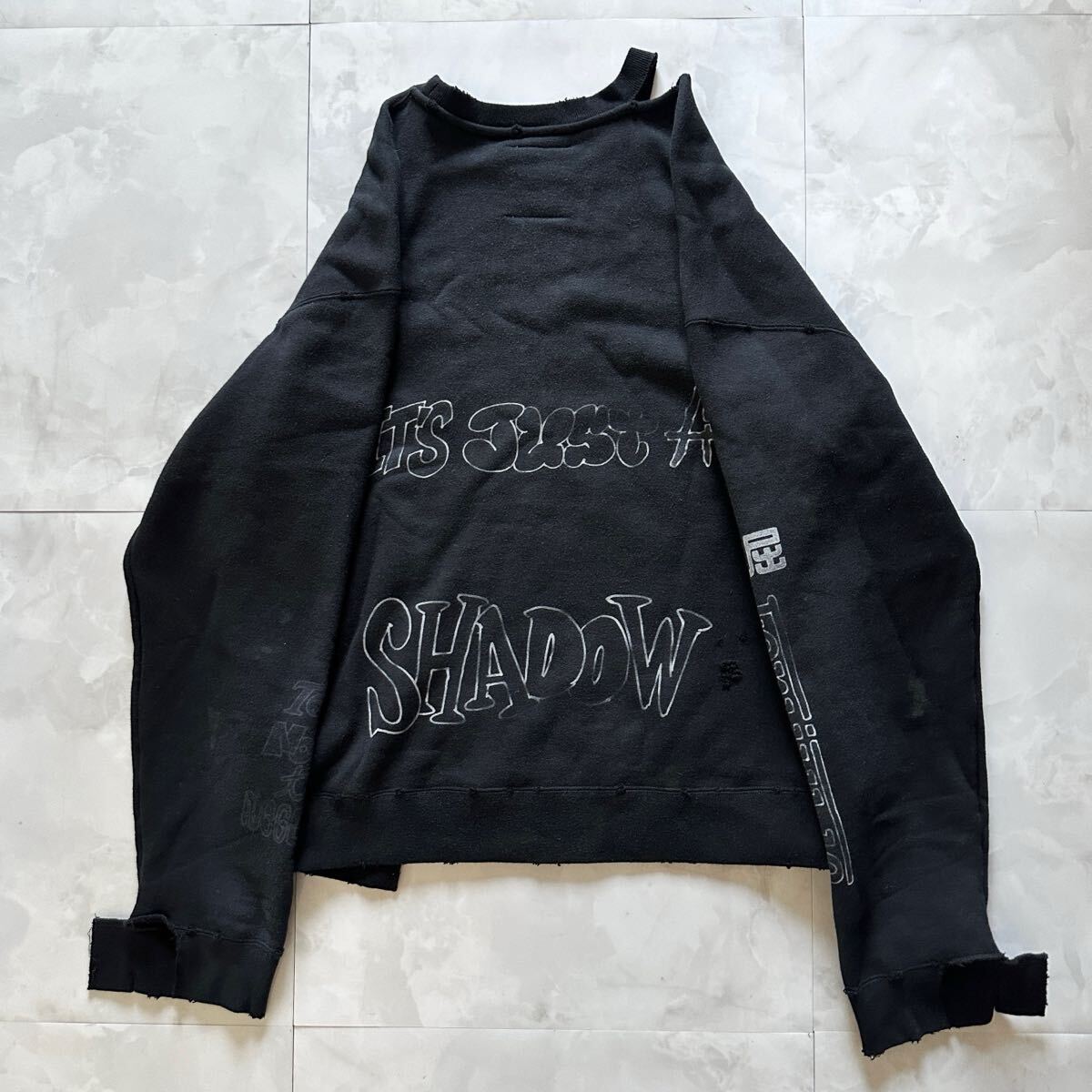 Maison MIHARA YASUHIRO】Distressed Graffiti Print Sweatshirt Maison MIHARA YASUHIRO】Distressed Graffiti Print Sweatshirt