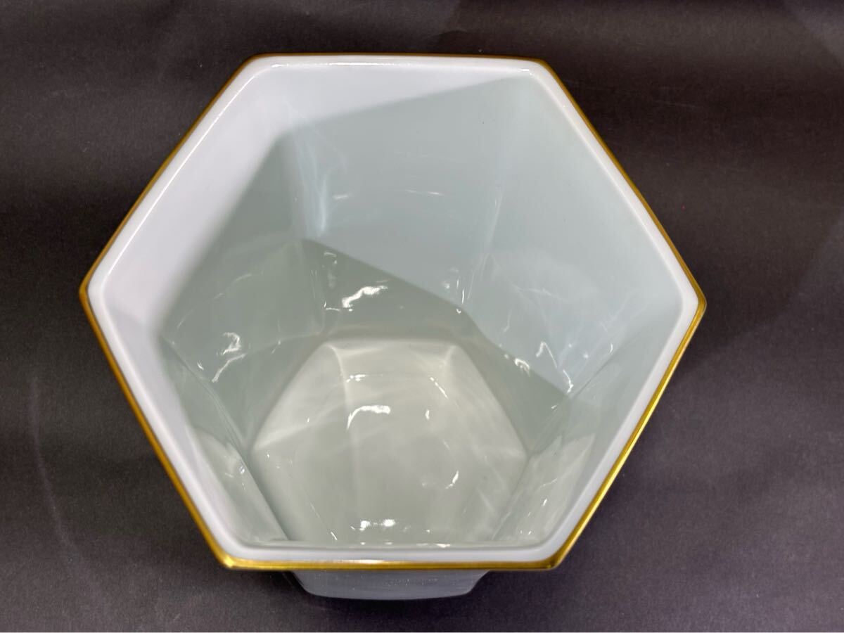 4-8-8 香蘭社 六角花瓶 染付金彩水仙文 高さ24cm 飾壷 花瓶 花器