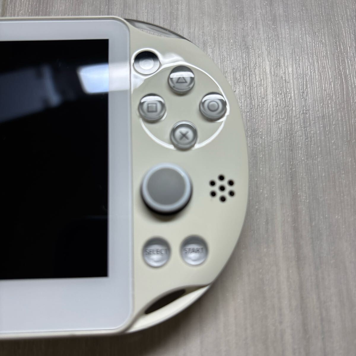 PS Vita PCH-2000 ホワイト|Yahoo!フリマ(旧PayPayフリマ) PS Vita PCH-2000 ホワイト|Yahoo!フリマ(旧PayPayフリマ)