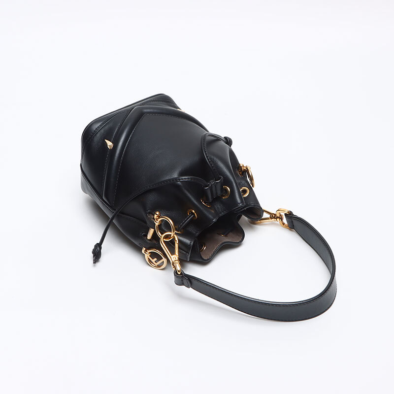 フェンディ FENDI ショルダーバッグ モントレゾール ミニ レザー ブラック