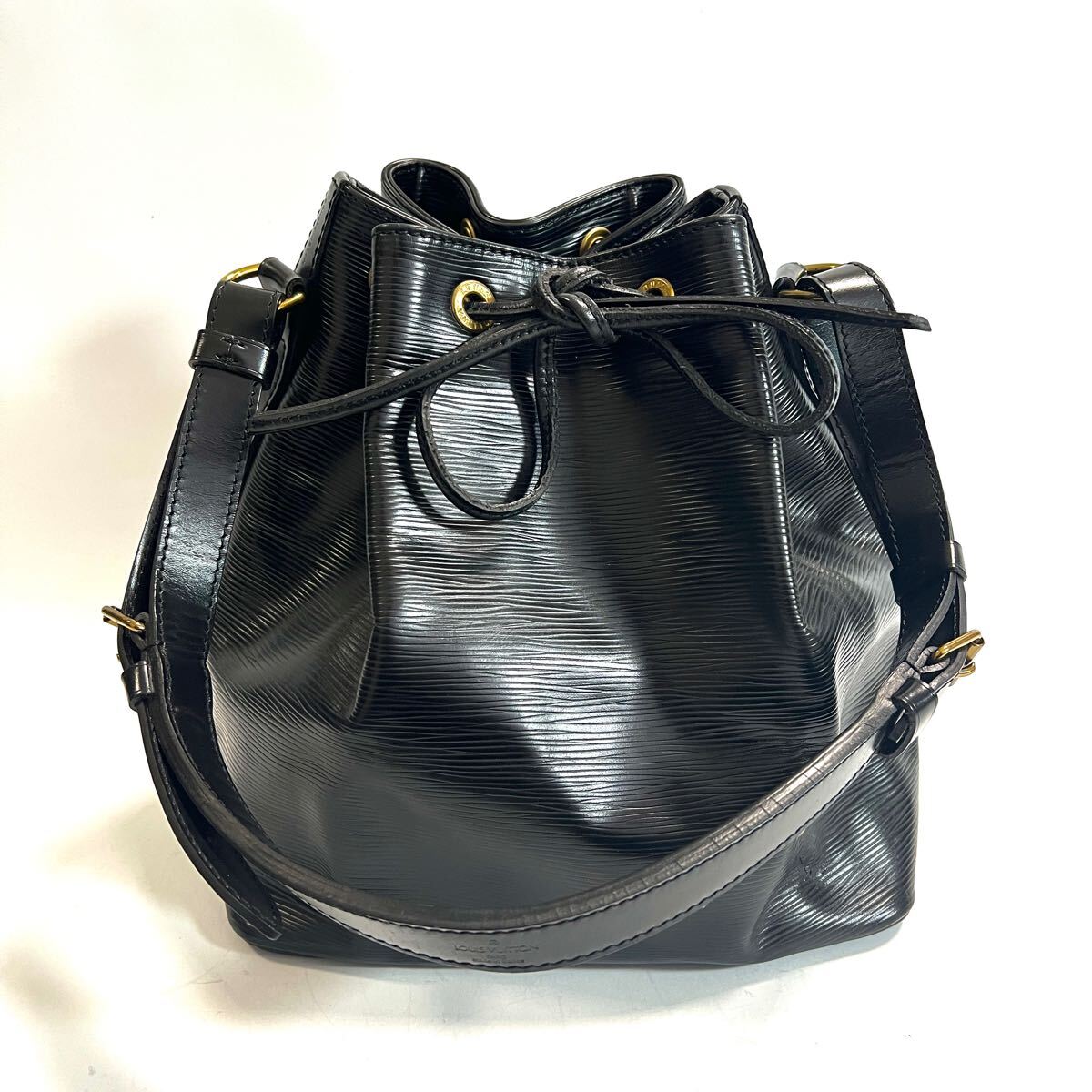 LOUIS VUITTON ルイヴィトン ノエ ショルダーバッグ エピ 巾着 LOUIS VUITTON ルイヴィトン ノエ ショルダーバッグ エピ 巾着