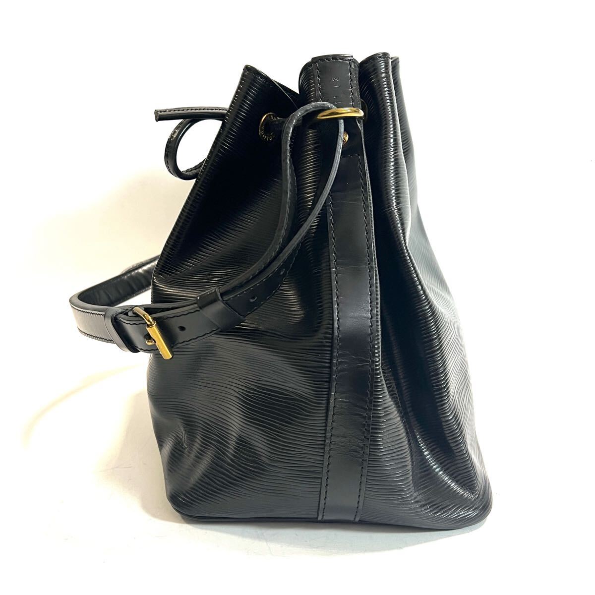 LOUIS VUITTON ルイヴィトン ノエ ショルダーバッグ エピ 巾着 LOUIS VUITTON ルイヴィトン ノエ ショルダーバッグ エピ 巾着