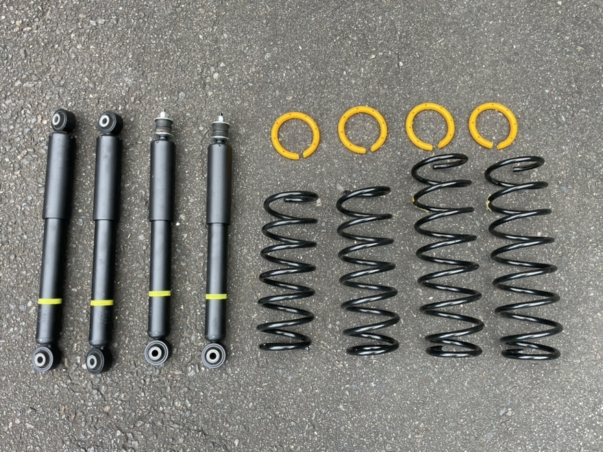 スズキ SUZUKI ジムニー JB64 純正 サスペンション ショック スズキ SUZUKI ジムニー JB64 純正 サスペンション ショック