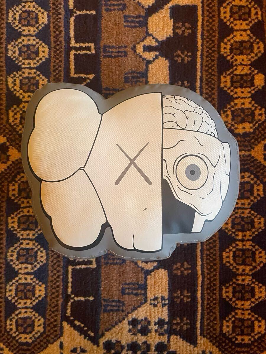 希少 kaws original fake cushion pillow カウズ オリジナル 希少 kaws original fake cushion pillow カウズ オリジナル
