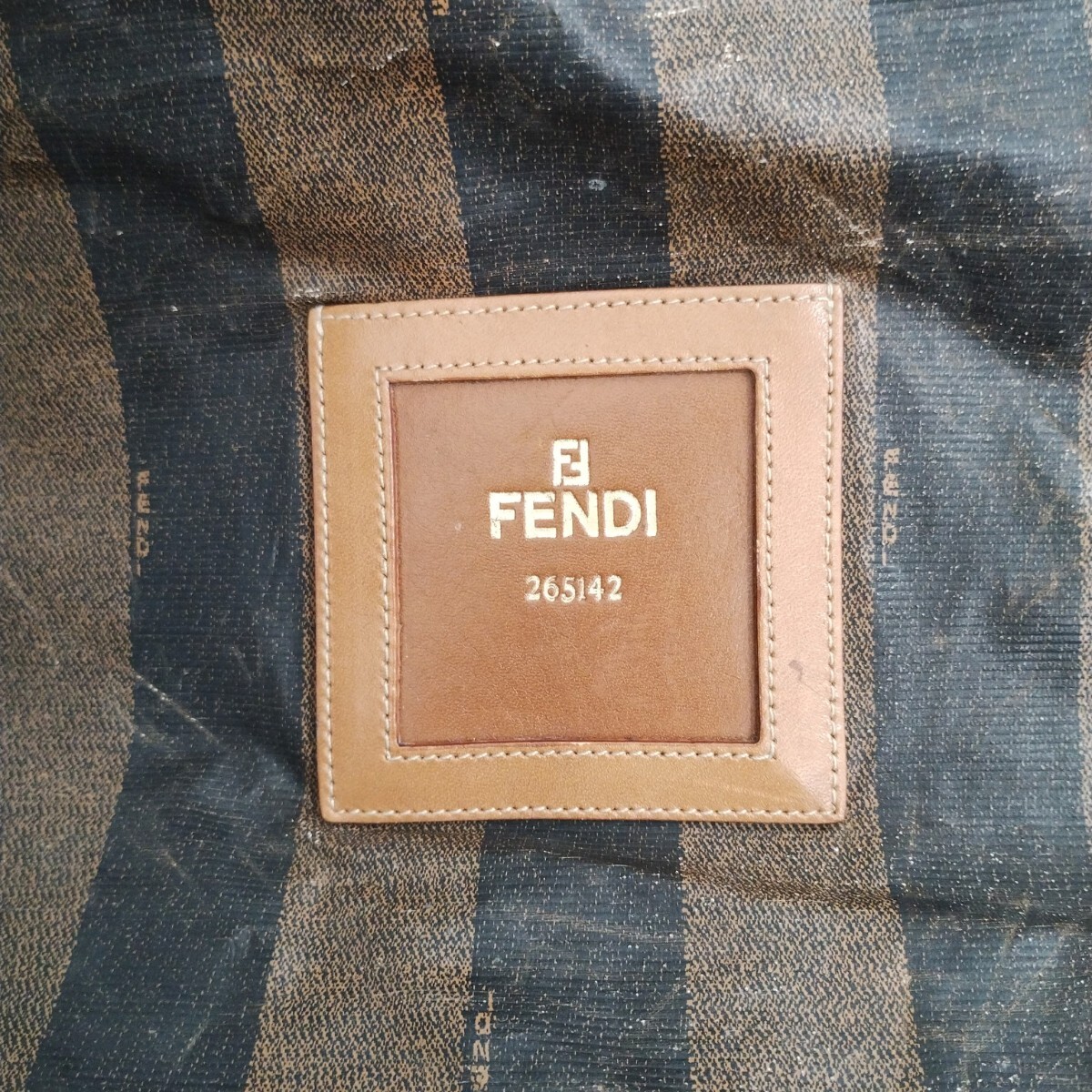 FENDI ポーチ ペカン柄 ストライプ ブラウン フェンディ 大容量 FENDI ポーチ ペカン柄 ストライプ ブラウン フェンディ 大容量