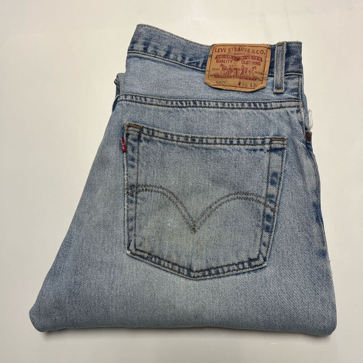 Levi's リーバイス 550 リラックスフィットストレートジーンズ Levi's リーバイス 550 リラックスフィットストレートジーンズ