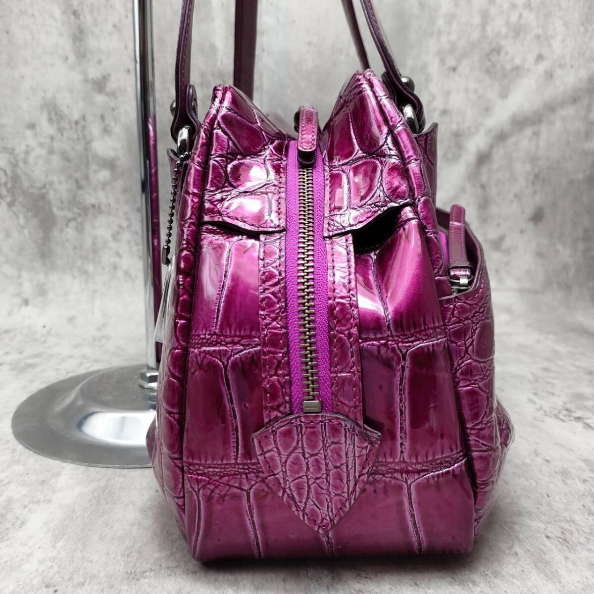 定価99万円 未使用 シャイニングクロコダイルレザー トート 定価99万円 未使用 シャイニングクロコダイルレザー トート