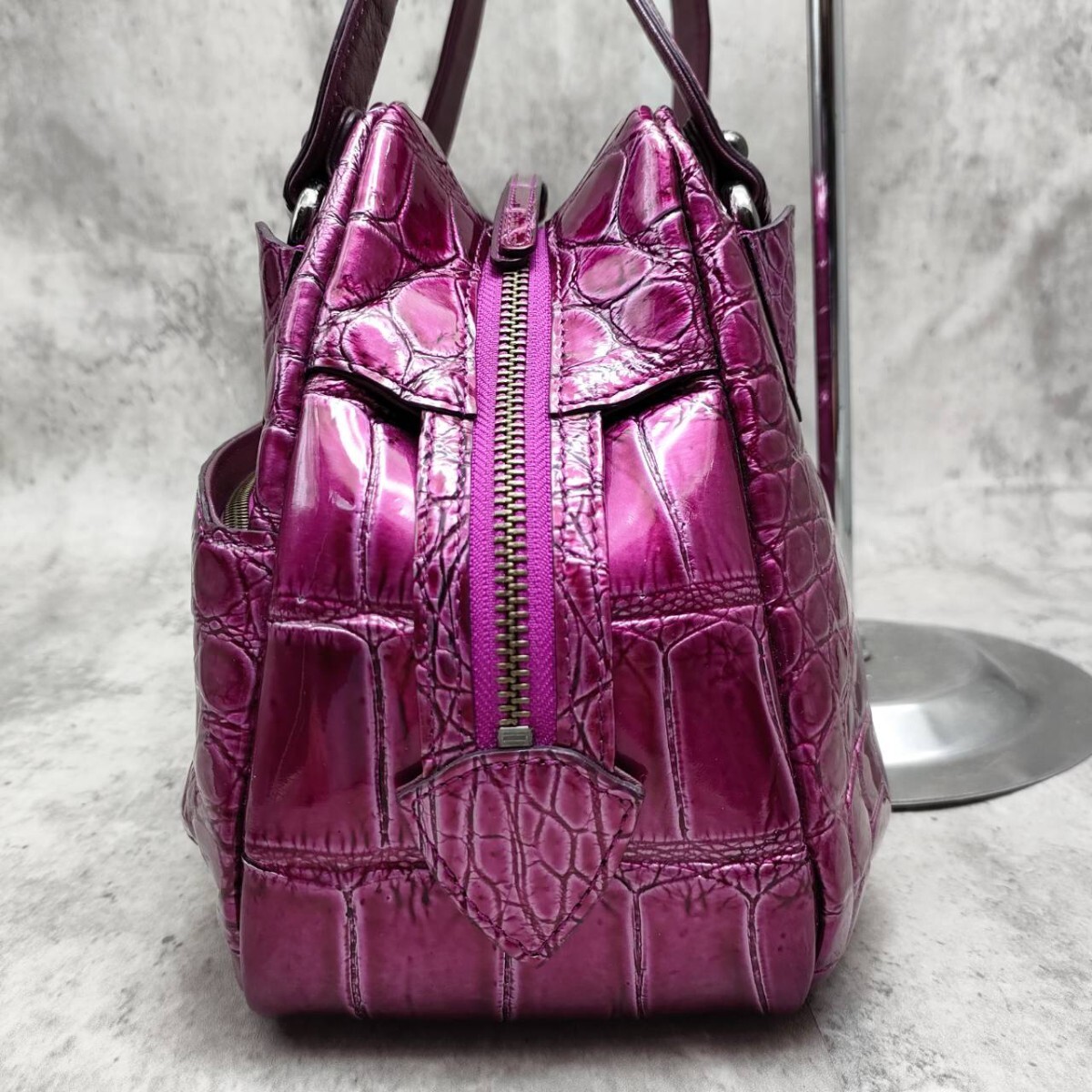 定価99万円 未使用 シャイニングクロコダイルレザー トート 定価99万円 未使用 シャイニングクロコダイルレザー トート