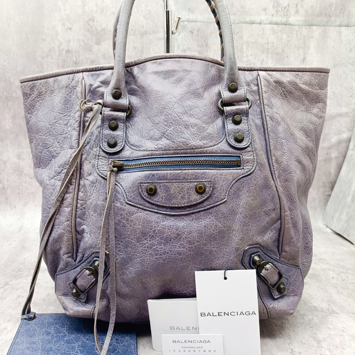美品 希少色 BALENCIAGA バレンシアガ ザ サンデー トートバッグ 美品 希少色 BALENCIAGA バレンシアガ ザ サンデー トートバッグ