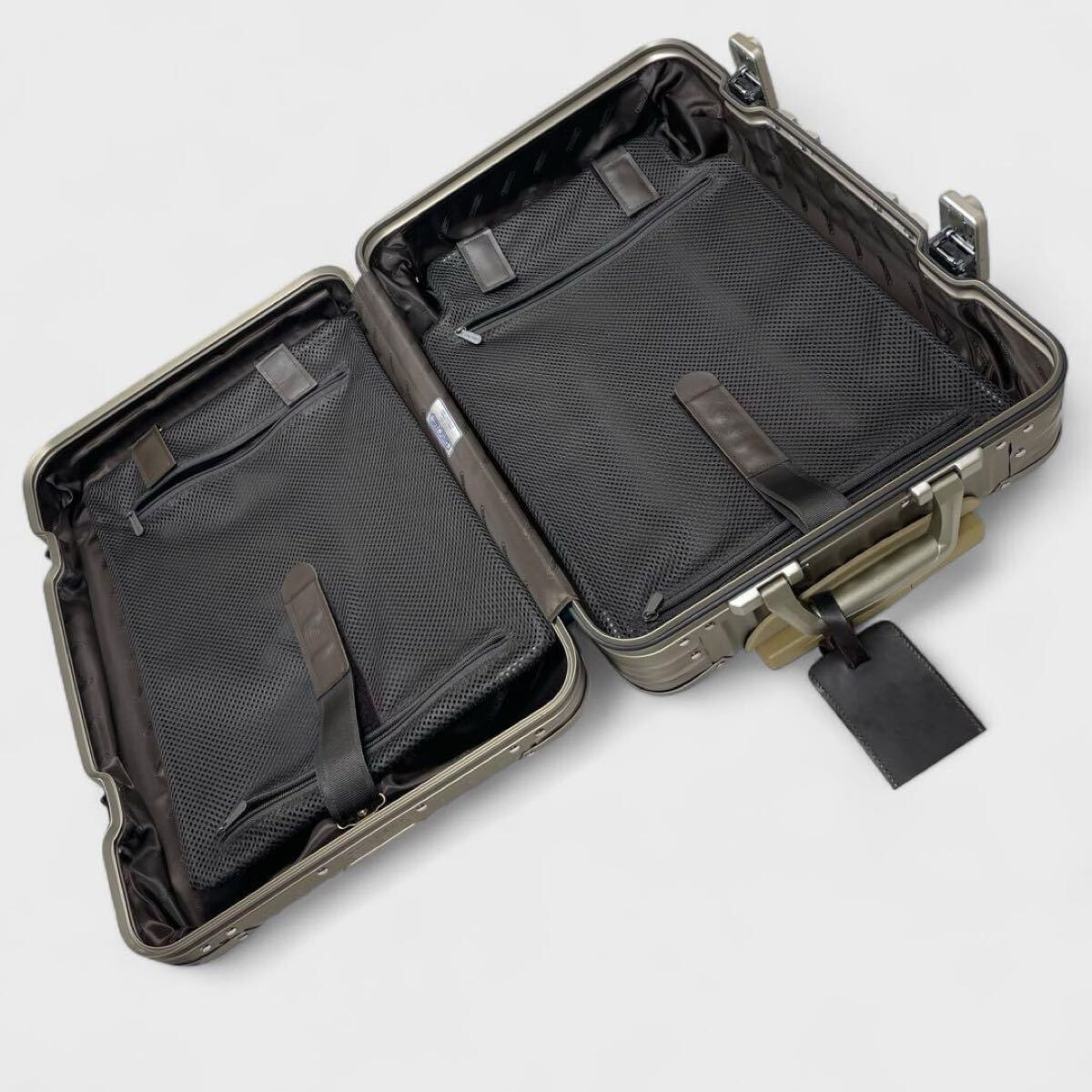 レア品(廃盤品)】RIMOWA リモワ トパーズ プレミアム チタニウム レア品(廃盤品)】RIMOWA リモワ トパーズ プレミアム チタニウム