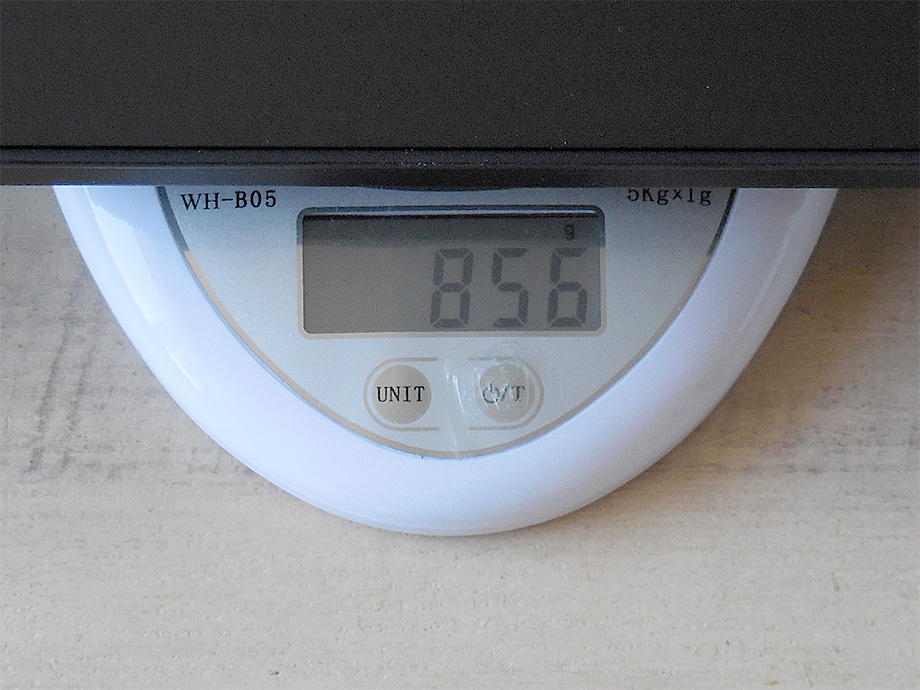 実測856gの超軽量な製品です