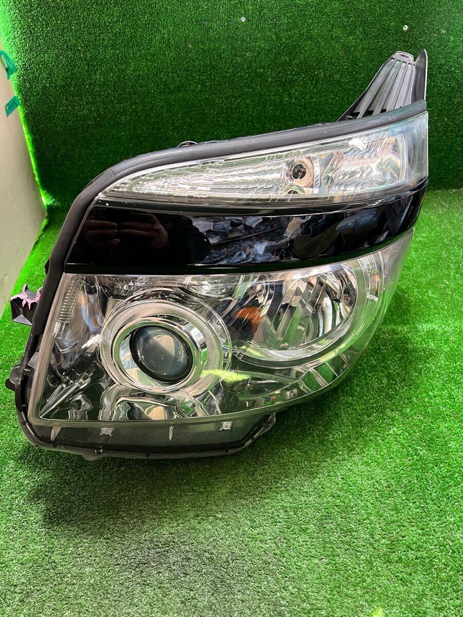 S3996トヨタ ZRR70 ZRR75 ヴォクシー 前期 左側LH ヘッドライト HID KOITO 28-203 V9_画像1