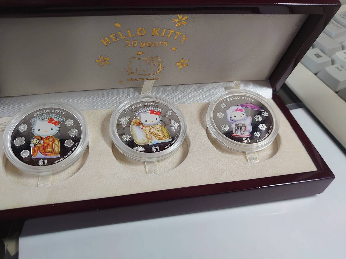 ハローキティ銀貨 HELLO KITTY 2004年30周年記念 1オンス銀貨 3 ハローキティ銀貨 HELLO KITTY 2004年30周年記念 1オンス銀貨 3
