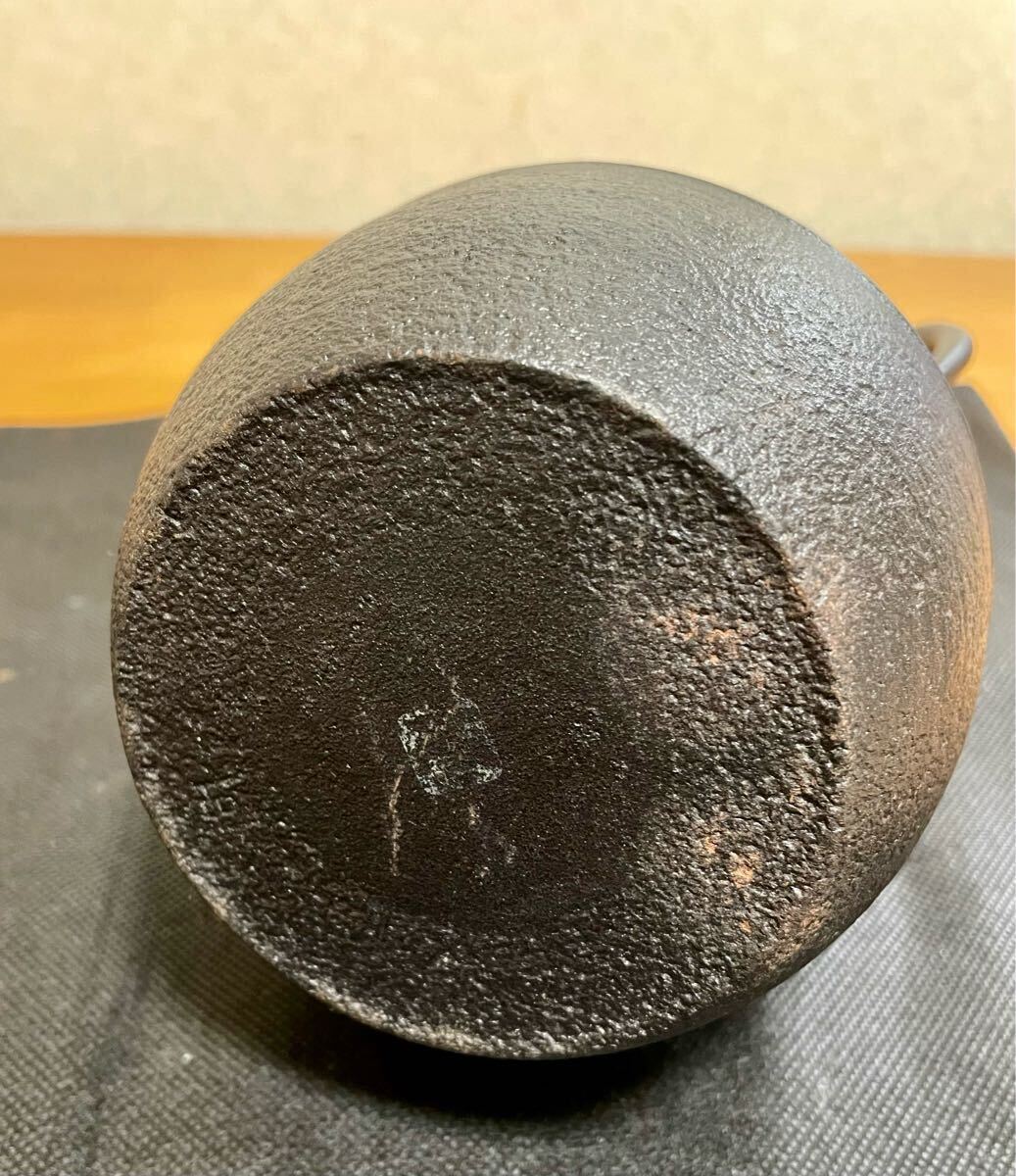 ☆鉄瓶.南部鉄瓶.南部鉄器.煎茶道具.三厳堂.草紋様.輪線模様.印 ☆鉄瓶.南部鉄瓶.南部鉄器.煎茶道具.三厳堂.草紋様.輪線模様.印