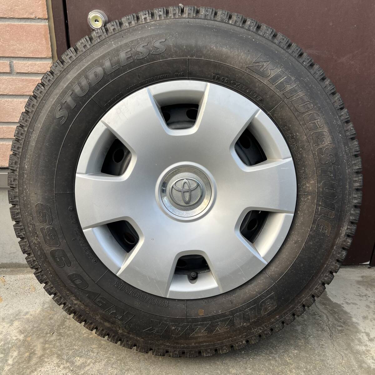 ☆ハイエース☆ TOYOTA トヨタ 純正アルミホイール・BRIDGESTONE ☆ハイエース☆ TOYOTA トヨタ 純正アルミホイール・BRIDGESTONE