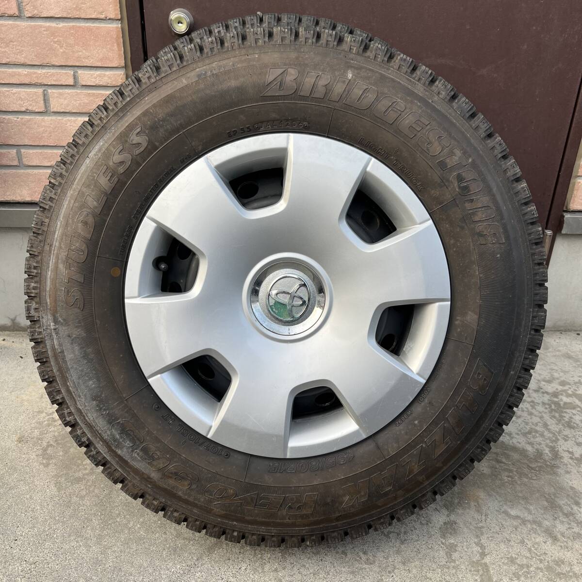 ☆ハイエース☆ TOYOTA トヨタ 純正アルミホイール・BRIDGESTONE ☆ハイエース☆ TOYOTA トヨタ 純正アルミホイール・BRIDGESTONE