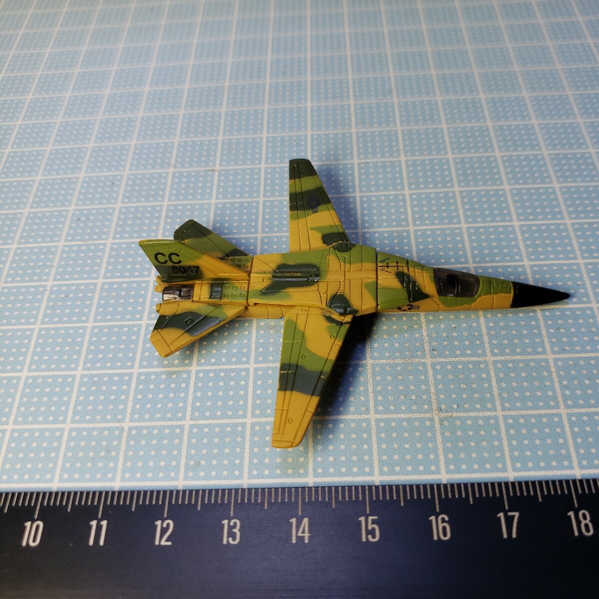 полный ta шоколадное яйцо мир. истребитель серии no. 5.F-111a-do Burke