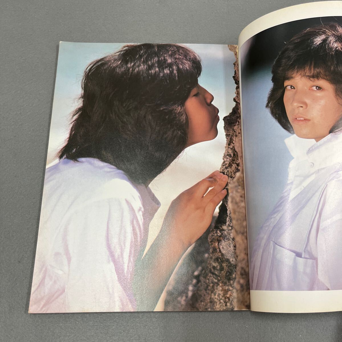 昭和56年初版発行 昭和アイドル 歌手 柏原よしえ 写真集 デラックス映画ファン 昭和56年初版発行 昭和アイドル 歌手 柏原よしえ 写真集