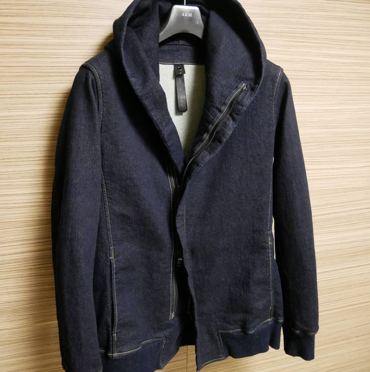 美品☆22SS　WJK　定価3.9萬円　春夏物　ストレッチジャージデニム　riders parka ライダースラップフードパーカー　サイズM