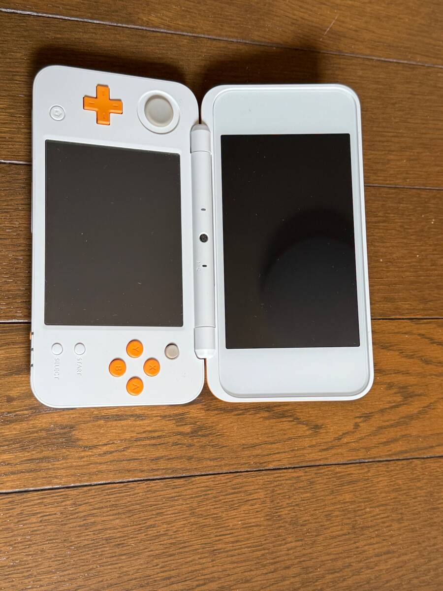 美品】New ニンテンドー 2DS LL ホワイトオレンジ【送料無料 美品】New ニンテンドー 2DS LL ホワイトオレンジ【送料無料