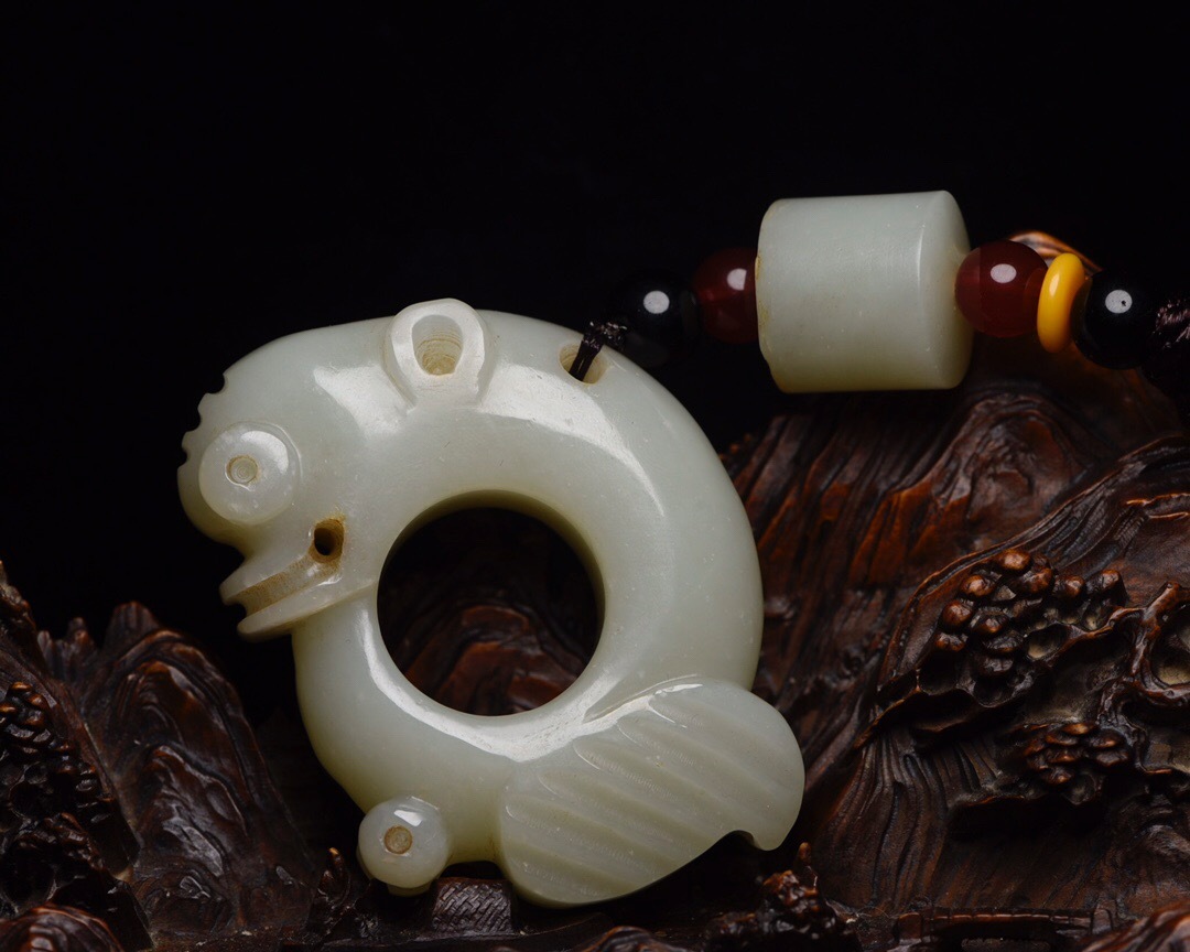 【蔵友館蔵品・和田玉製・細密彫・豬龍】・希少珍品・置物・賞物・中国時代美術 その他