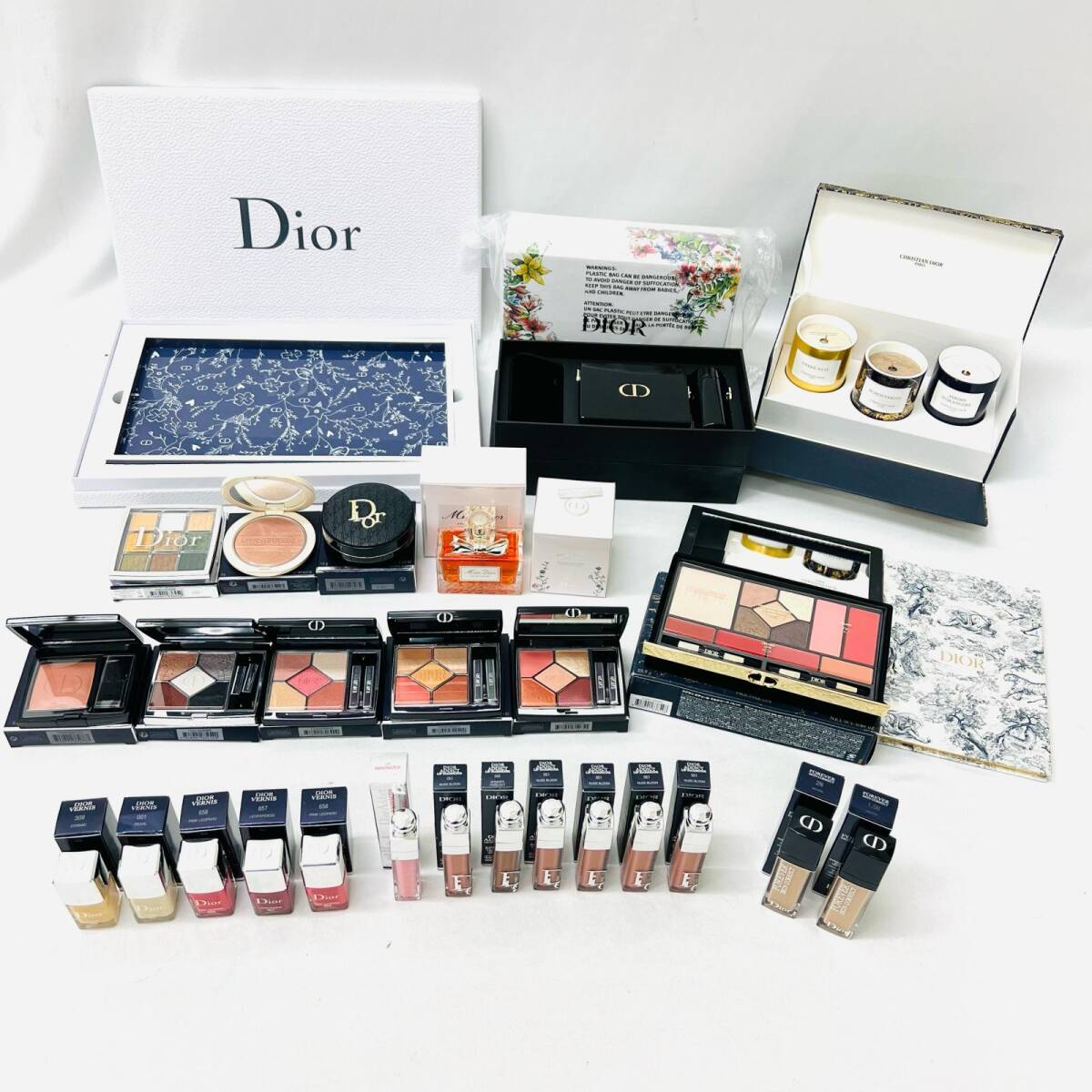 Dior ディオール 現行品 アイシャドウ パレット Dior ディオール 現行品 アイシャドウ パレット