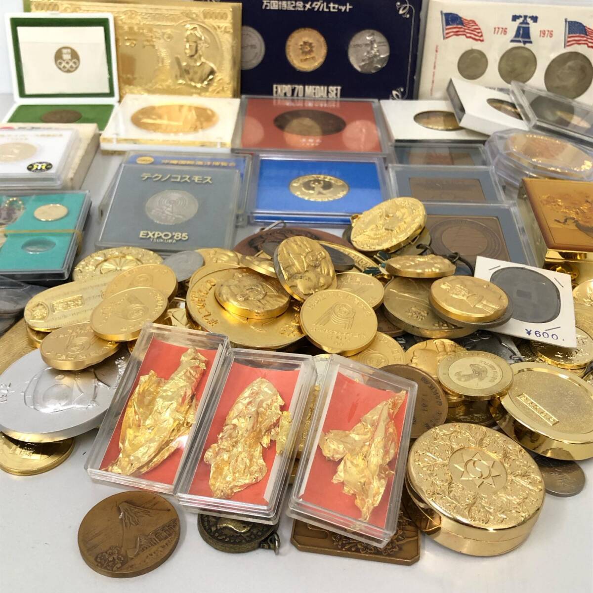☆1円 記念メダル コイン 金箔 朱肉箱等 総重量約5kg 大量 お ☆1円 記念メダル コイン 金箔 朱肉箱等 総重量約5kg 大量 お