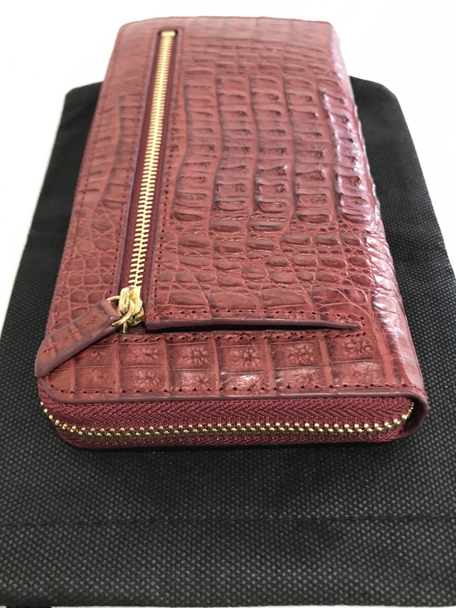 HG7786 カイマン ホーン 長財布 ラウンドファスナー ワニ革 レザー 一枚革 ワイン 小銭入れあり 専用箱付き 未使用品_画像9