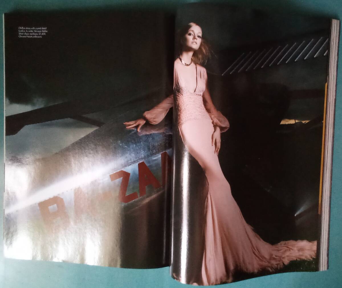 Harper's BAZAAR - -pa-zba The -2007 SEPTEMBER Kate * wing slit Peter Lindbergh Anthony Ward Tesh