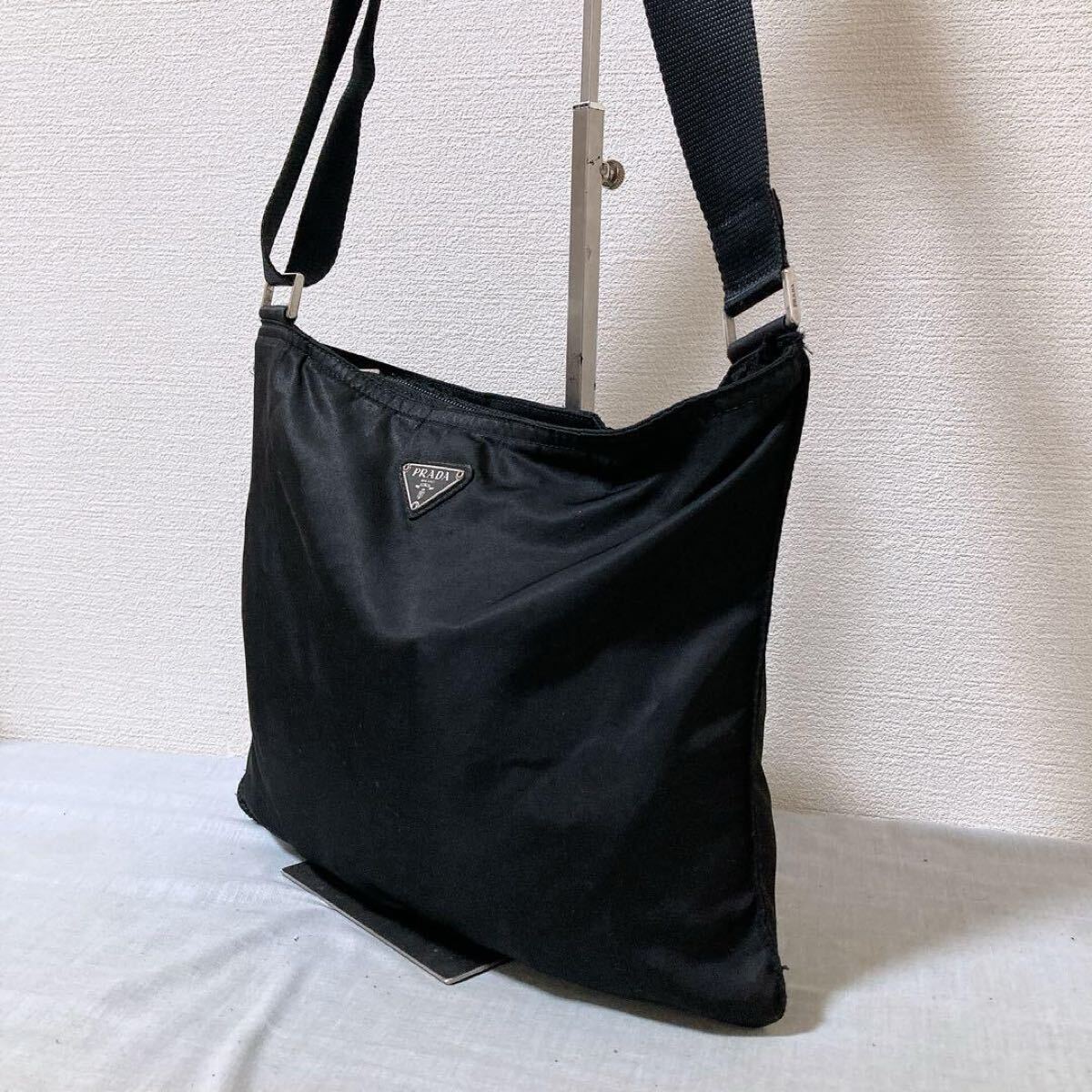 【超美品・Gカード付き✨】プラダ ショルダーバッグ 三角プルート ナイロン 黒 292 プラダ ショルダーバッグ 黒 ナイロンバッグ ブラック 三角