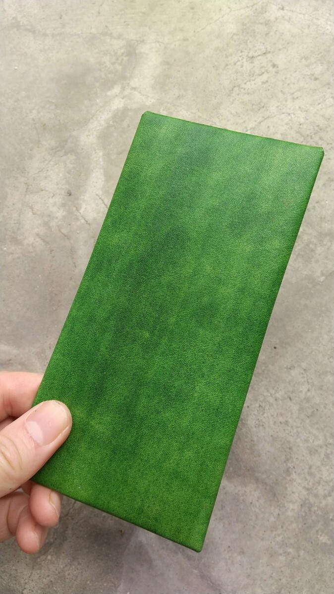 【ハンドメイド】ヌメ革手染め若草色のヘソクリ袋(革封筒)