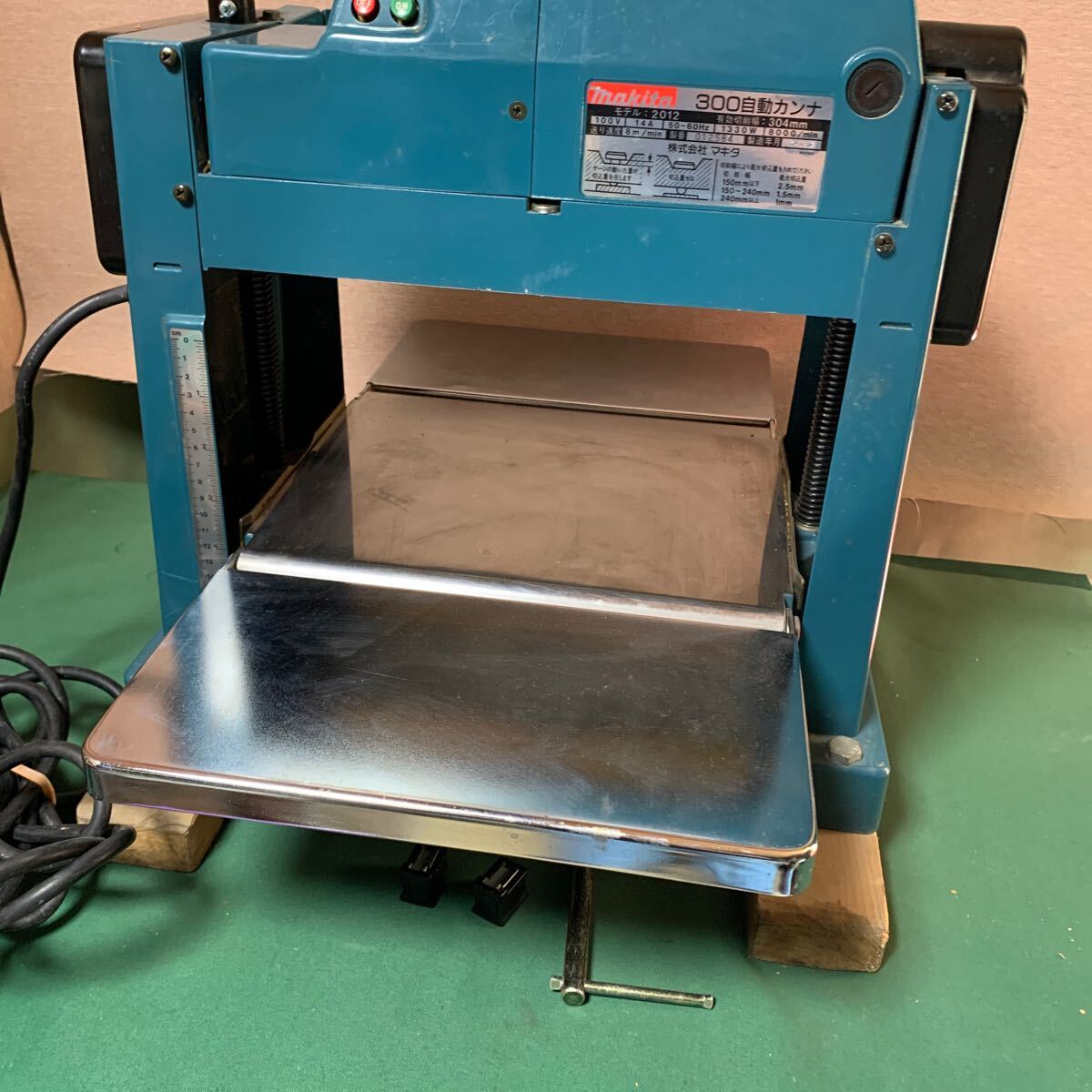makita マキタ 300 自動カンナ モデル:2012 通電動作確認済み makita マキタ 300 自動カンナ モデル:2012 通電動作確認済み