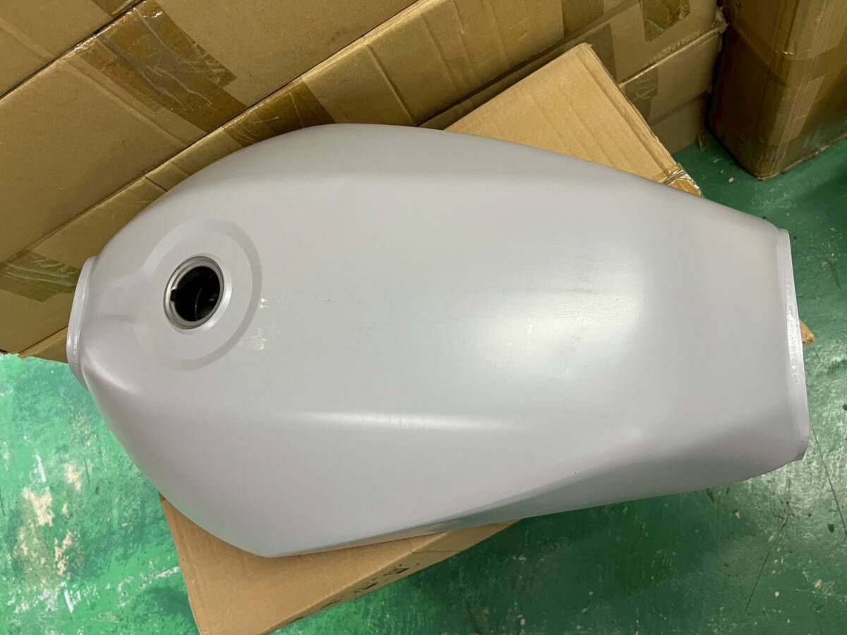 A119 ガソリンタンク サフ CBX/ CBX400F NC07 CBX550F PC04未 A119 ガソリンタンク サフ CBX/ CBX400F NC07 CBX550F PC04未