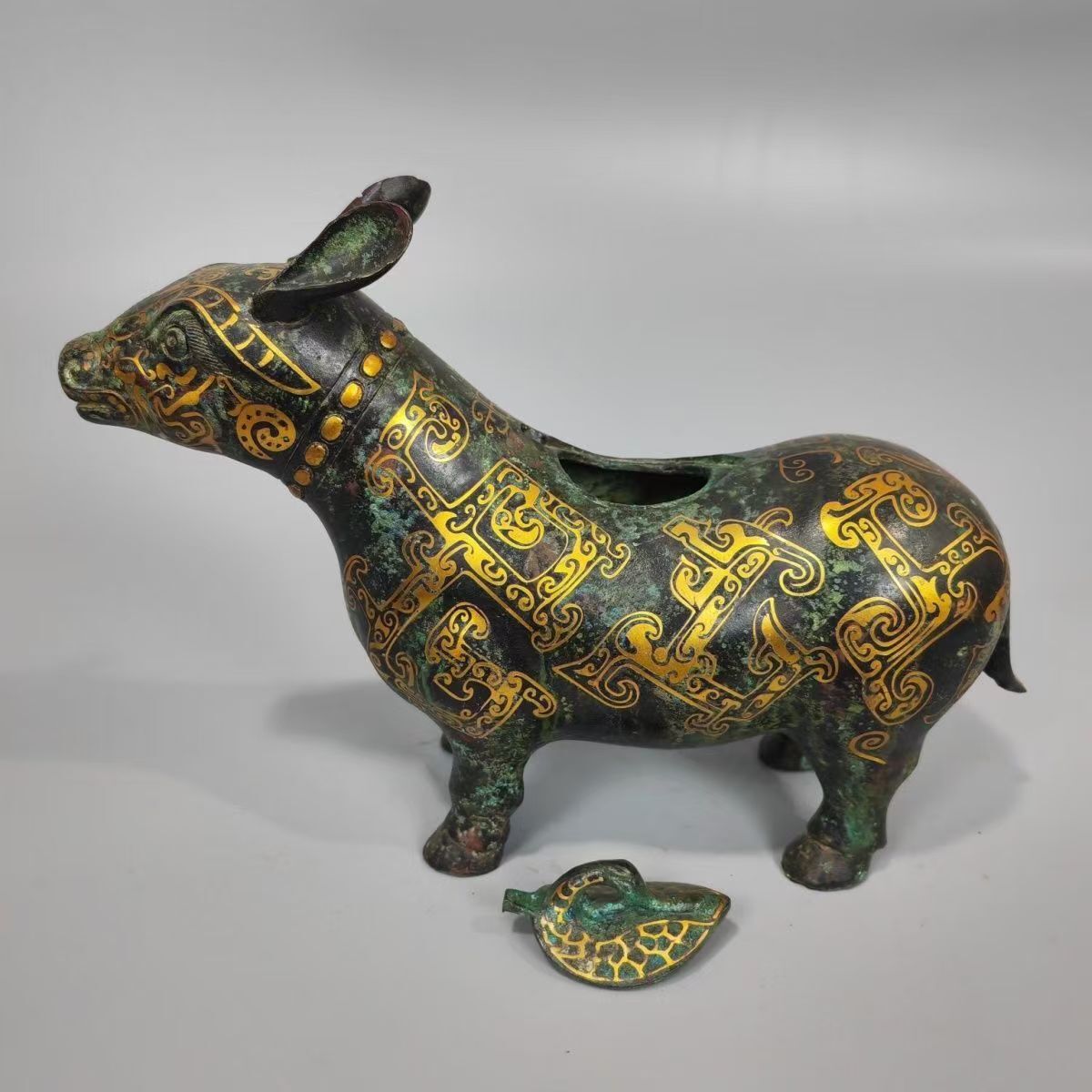 中国古玩 古美術 西周時代 古代青銅器 金犠尊(瑞獣)置物玄関物 中国古玩 古美術 西周時代 古代青銅器 金犠尊(瑞獣)置物玄関物