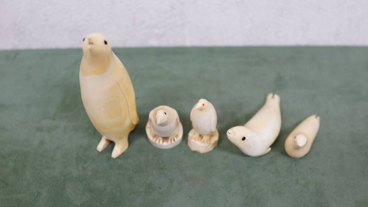 抹香鯨 置物 根付 ペンギン 3点 アザラシ 2点 抹香鯨歯 622g 鯨 抹香鯨 置物 根付 ペンギン 3点 アザラシ 2点 抹香鯨歯 622g 鯨
