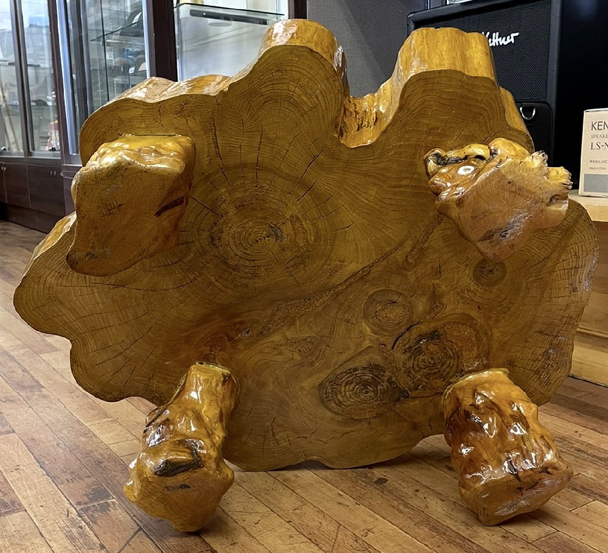 良品 重量32kg 立派な瘤足 天然木 欅 無垢材 瘤杢座卓 一枚板 良品 重量32kg 立派な瘤足 天然木 欅 無垢材 瘤杢座卓 一枚板