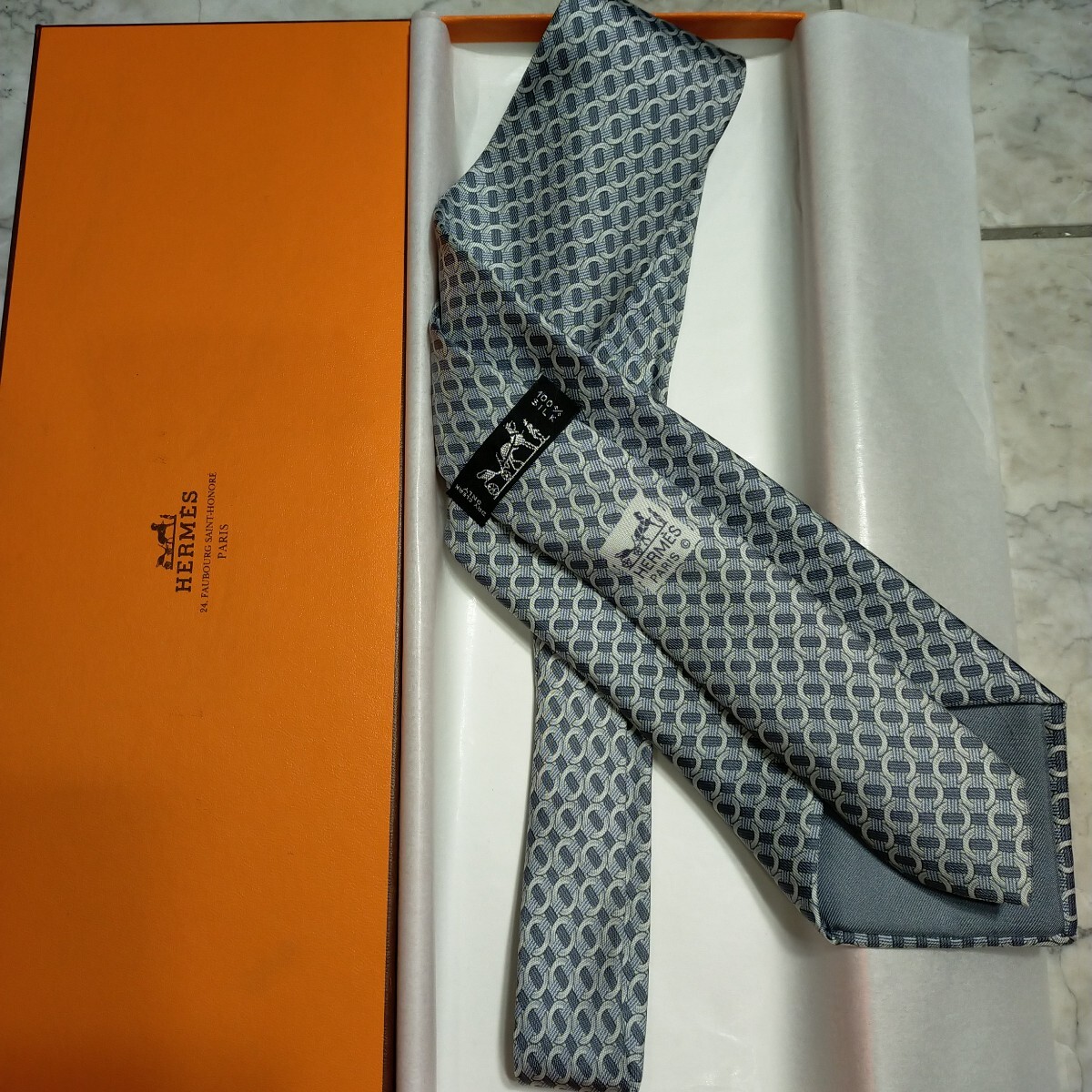 新品同様 HERMES シェーヌダンクルチェーンモチーフ柄ネクタイ 新品同様 HERMES シェーヌダンクルチェーンモチーフ柄ネクタイ