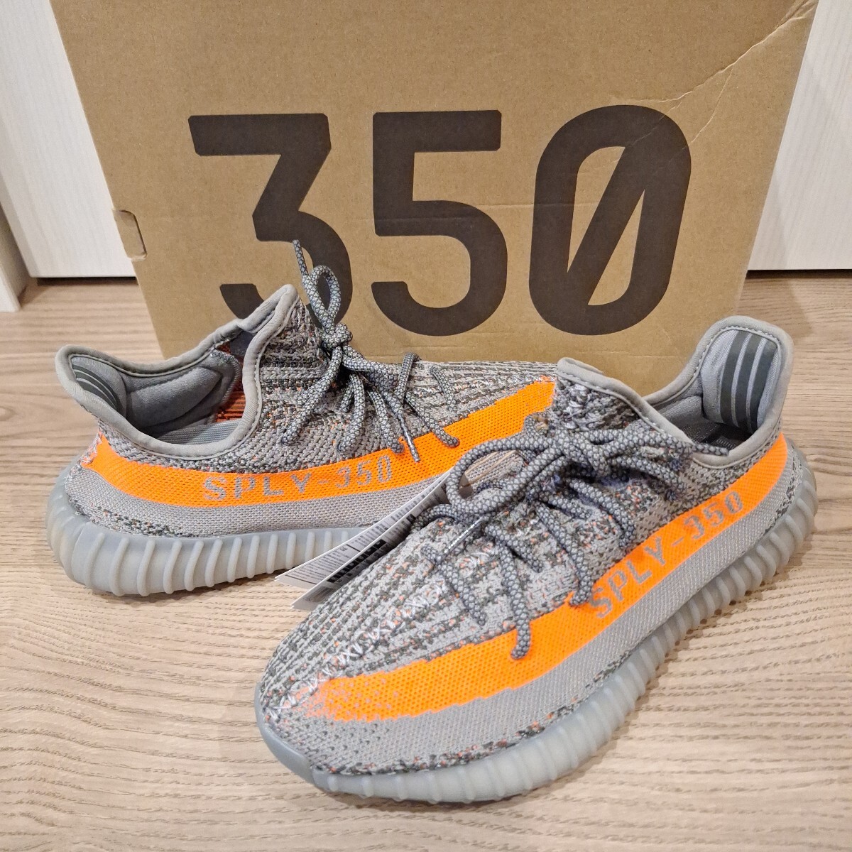 新品箱付き未使用 adidas YEEZY Boost 350 V2 CARBON BELUGA 新品箱付き未使用 adidas YEEZY Boost 350 V2 CARBON BELUGA