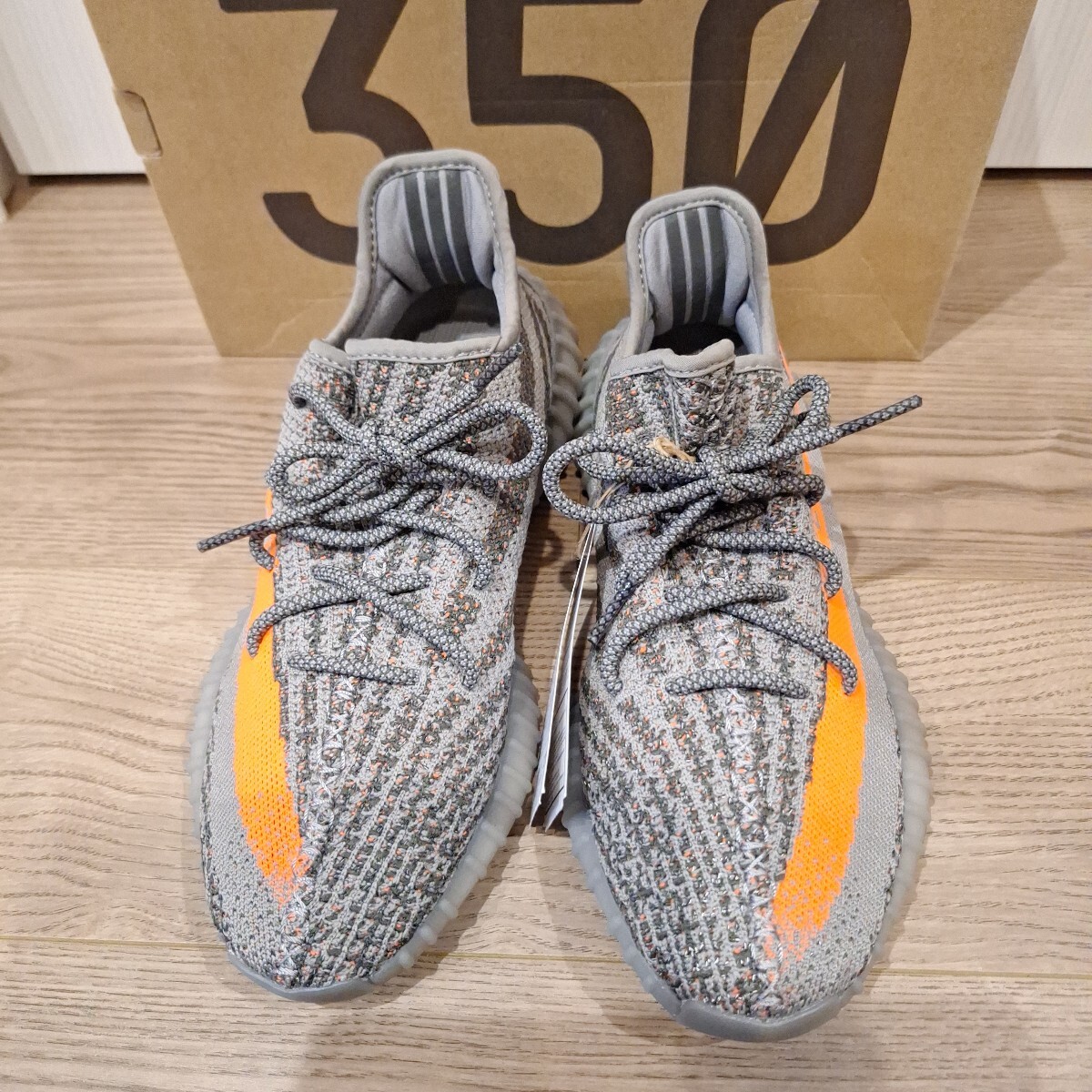 新品箱付き未使用 adidas YEEZY Boost 350 V2 CARBON BELUGA 新品箱付き未使用 adidas YEEZY Boost 350 V2 CARBON BELUGA