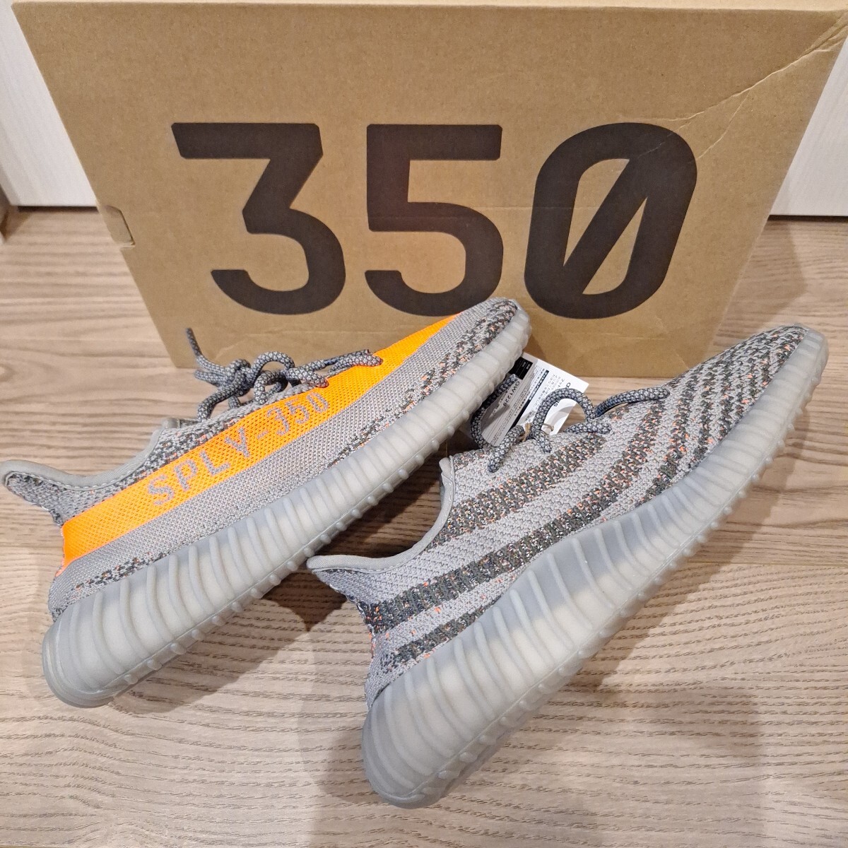 新品箱付き未使用 adidas YEEZY Boost 350 V2 CARBON BELUGA 新品箱付き未使用 adidas YEEZY Boost 350 V2 CARBON BELUGA