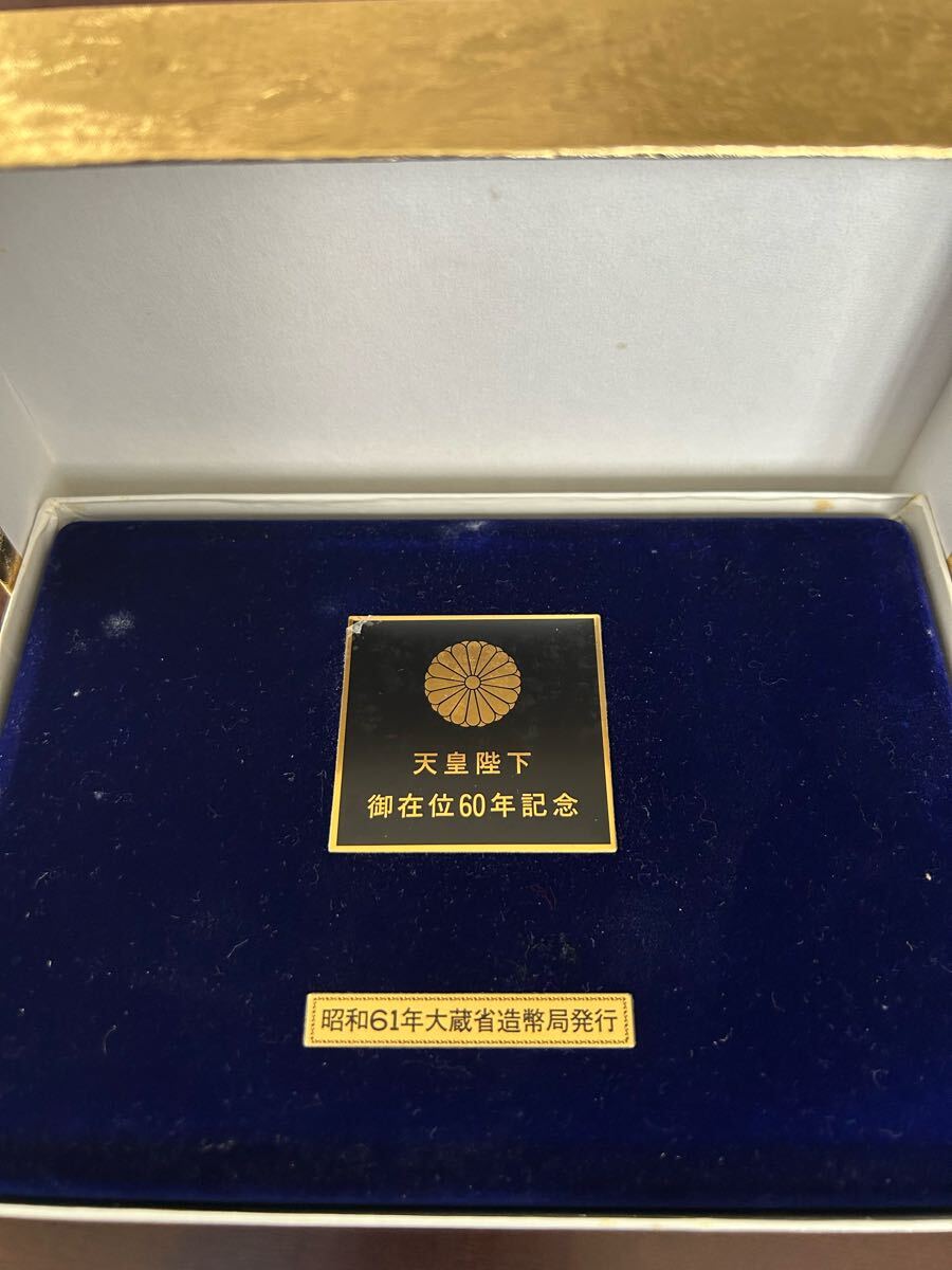 ☆ 御在位60年記念貨幣セット☆10万円金貨、1万円銀貨、500円白 ☆ 御在位60年記念貨幣セット☆10万円金貨、1万円銀貨、500円白