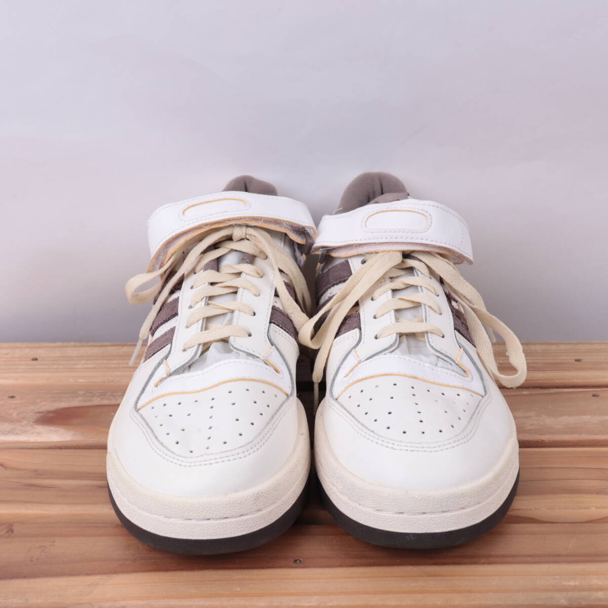 z9190 Adidas форум 84 low US8 1/2 26.5cm/ белый белый пепел Brown серый adidas Forum 84 Low мужской спортивные туфли б/у 
