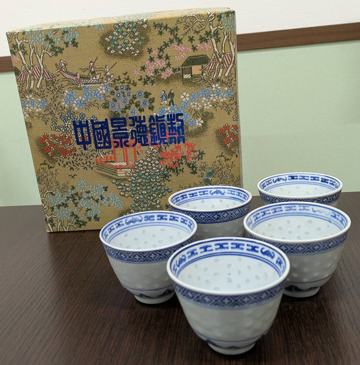 12859】1円出品 中国 景徳鎮 湯呑 湯飲 蛍透茶碗 5客 蛍手 蛍焼 12859】1円出品 中国 景徳鎮 湯呑 湯飲 蛍透茶碗 5客 蛍手 蛍焼