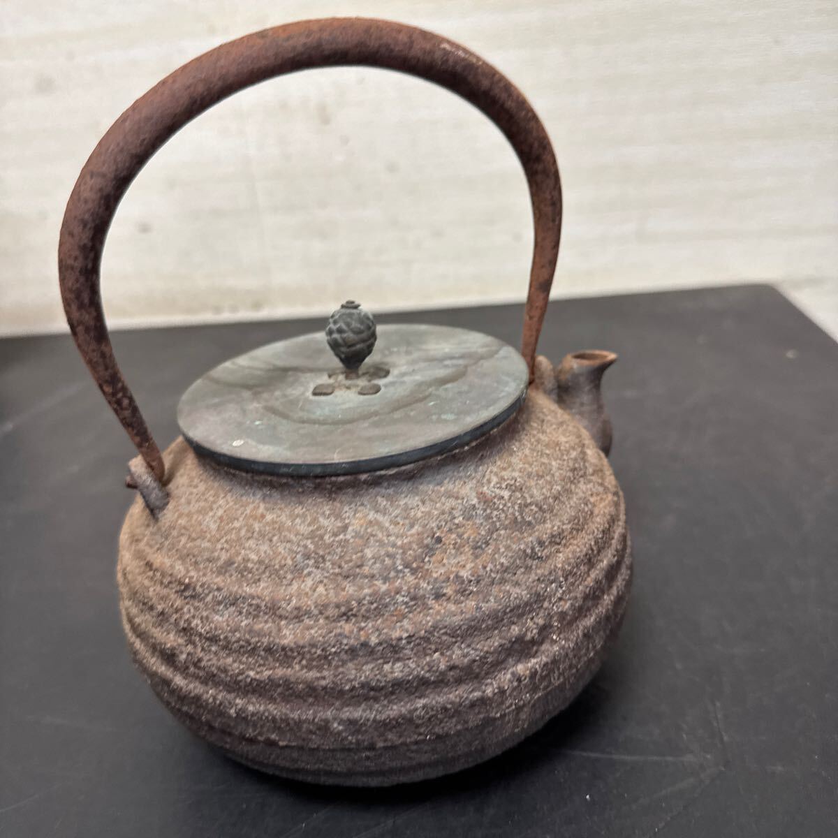 t4-118 龍文堂 鉄瓶 茶道具 鉄器 時代物 銅蓋 保管品(鉄瓶 t4-118 龍文堂 鉄瓶 茶道具 鉄器 時代物 銅蓋 保管品(鉄瓶