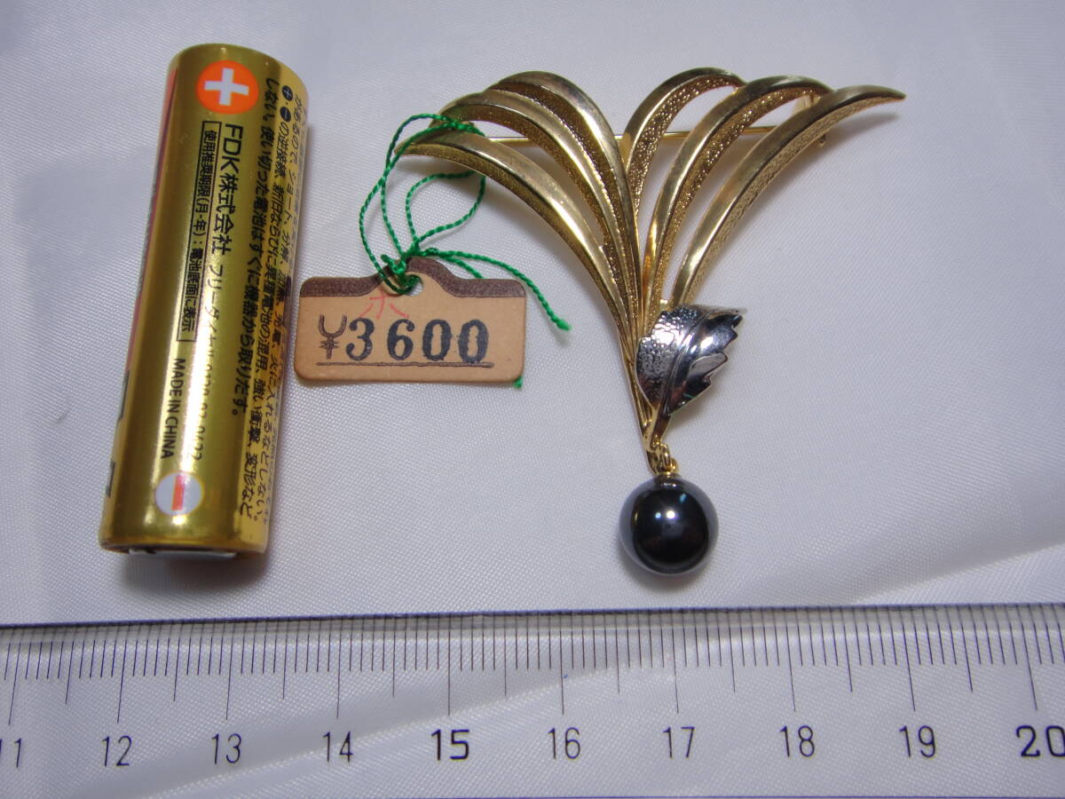 天然石　ヘマタイト　ブローチ　揺れるデザイン　金銀コンビカラー　未使用品　ヴィンテージ　アンティーク　服飾小物　D219_画像6