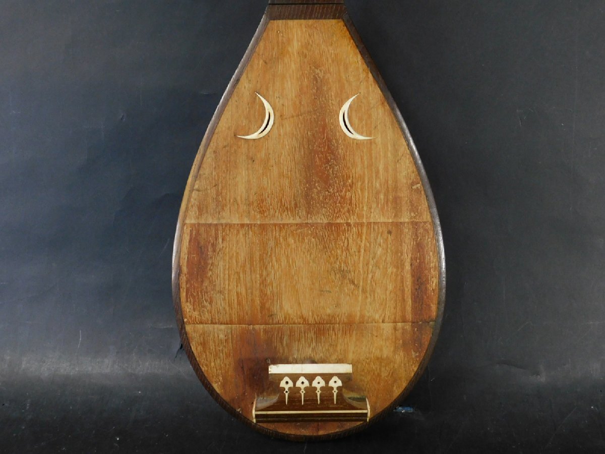 時代和楽器 筑前琵琶 四弦五柱 松竹梅彫刻 全長90.0cm 現状品 時代和楽器 筑前琵琶 四弦五柱 松竹梅彫刻 全長90.0cm 現状品