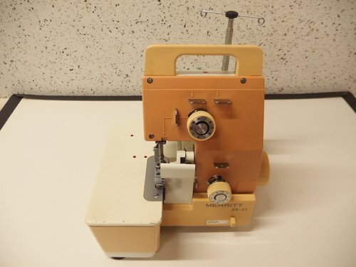 0450306s【SINGER ロックミシン MERRITT SR-21 ジャンク品 0450306s【SINGER ロックミシン MERRITT SR-21 ジャンク品