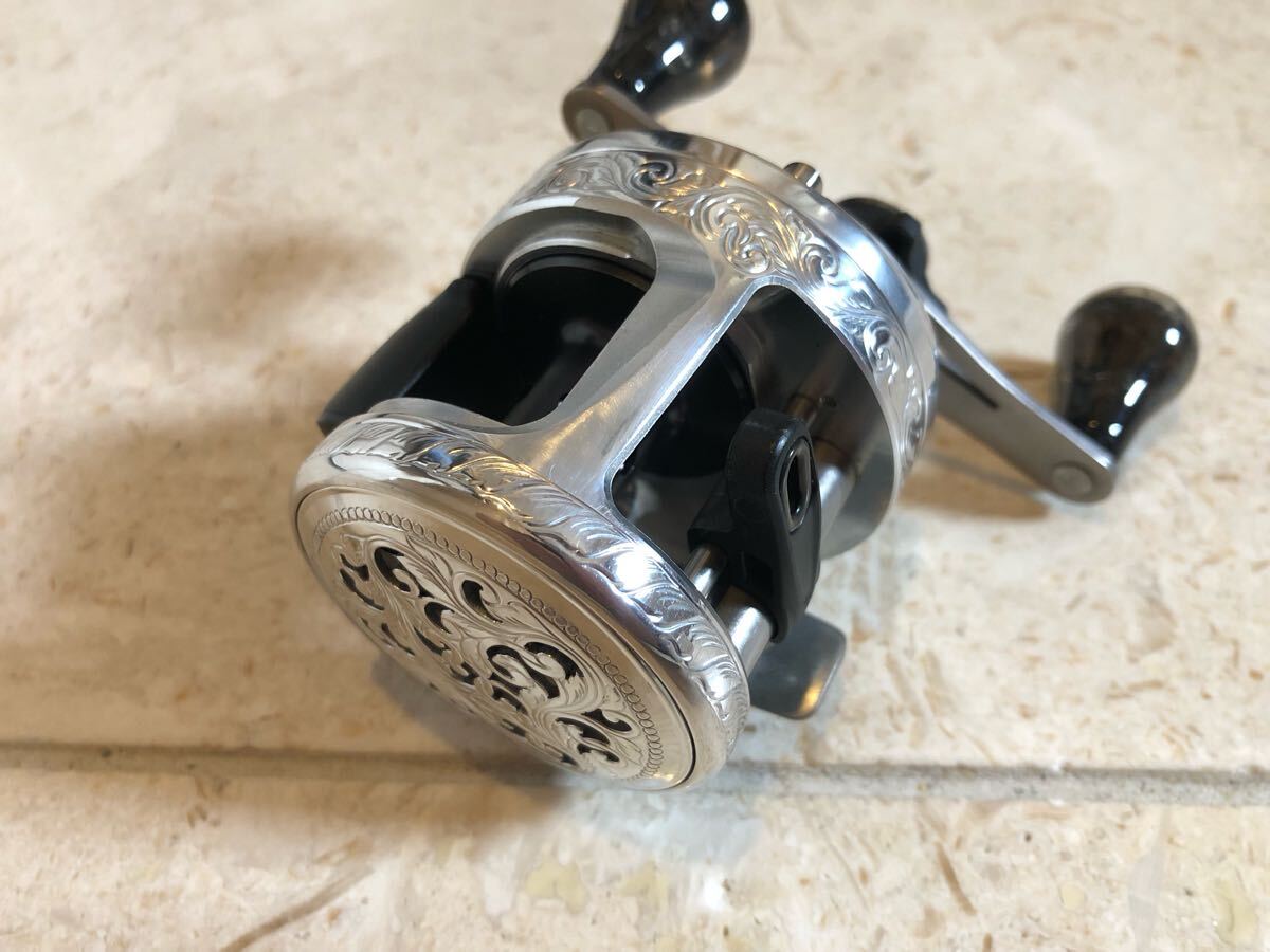 シマノ 12カルカッタ101 カスタム SHIMANO 彫金カスタム 送料 シマノ 12カルカッタ101 カスタム SHIMANO 彫金カスタム 送料
